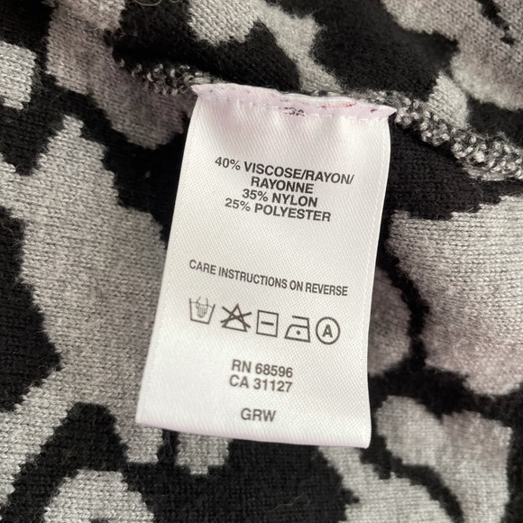 Like new DKNYC paisley sweater - Picture 5 of 6